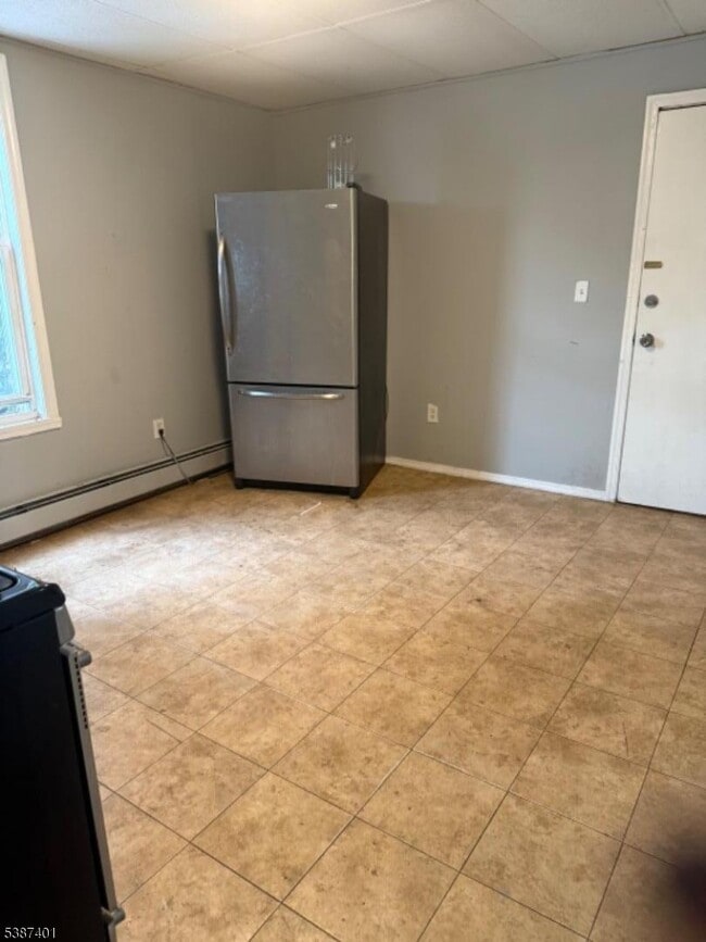 Building Photo - 85 Holsman St