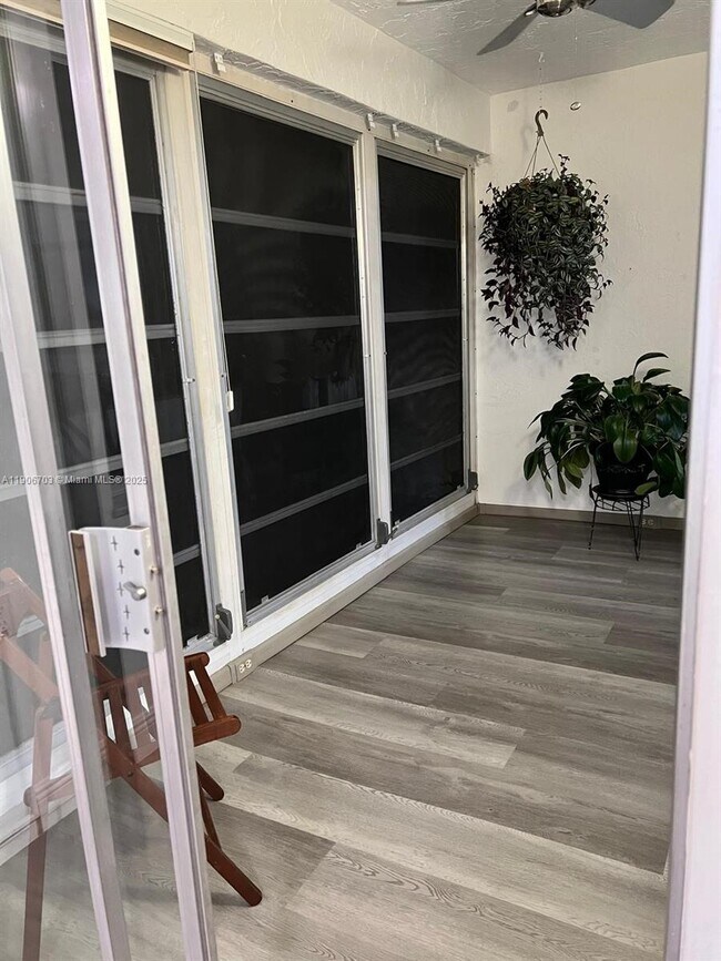 Building Photo - 1208 Bahama Bend