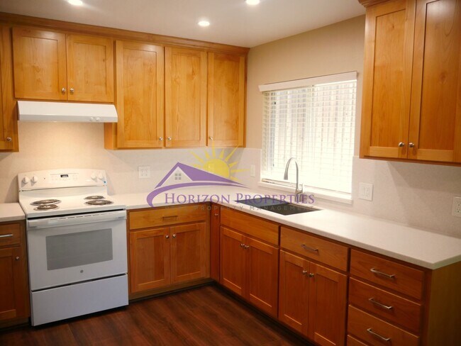 Building Photo - Remodeled 3 Bed 2 Bath 1,215 Sq Ft Citrus Heights Home
