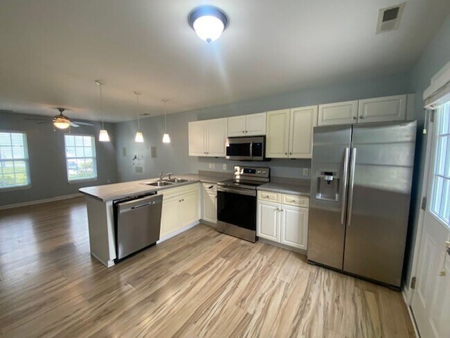Building Photo - 8547 Heirloom Dr NE