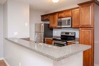 Building Photo - 1/1 Den Upgraded in Brandon in walking dis...