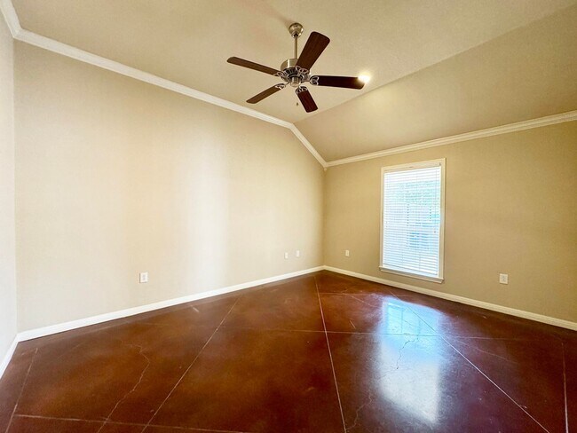 Building Photo - 9820 Salem Way