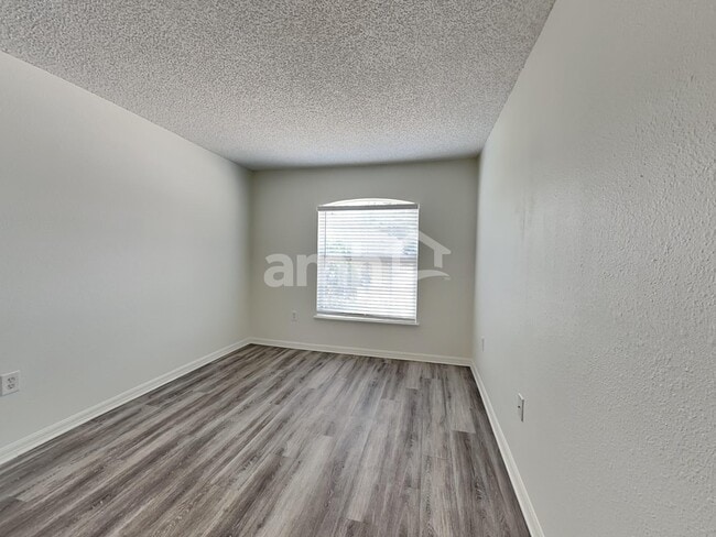 Building Photo - 3627 Gilmore Heights Rd N