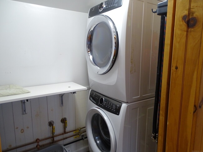 Building Photo - 187 Linden Ave