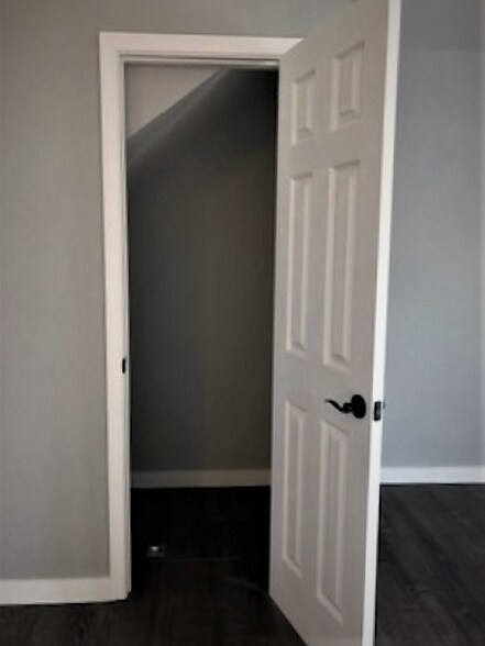 Building Photo - 471 Paxon St