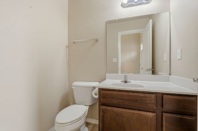 Building Photo - 2-story 3 bed 2.5 bath with loft home in Northeast El Paso