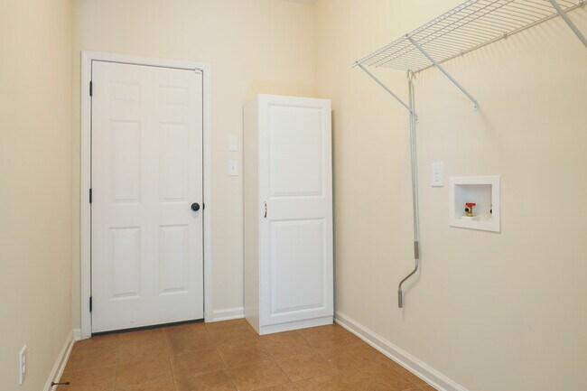 Building Photo - 1503 Hemlock Hill Dr