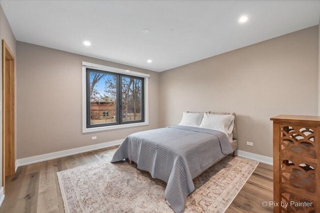 Building Photo - 154 Oak St