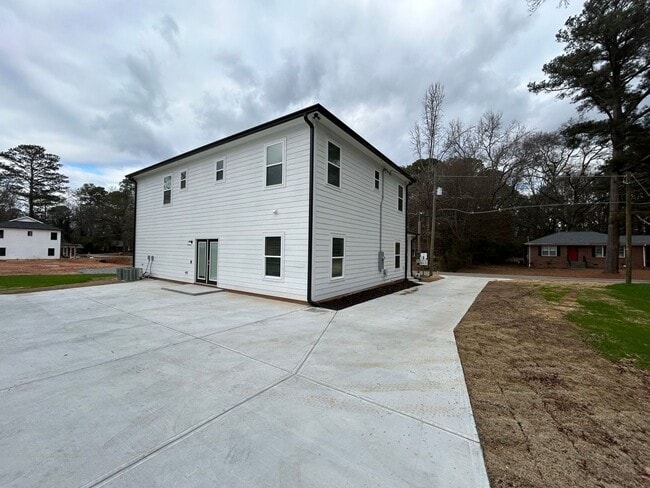Building Photo - LEASING FOR AUGUST 2026!