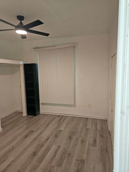 Building Photo - 145 W Goltz Ave