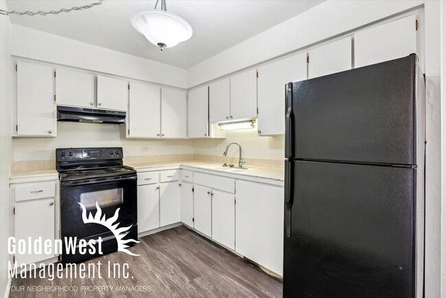 Building Photo - 1Bdm 1Ba Apartment in the Gated Deville Ap...
