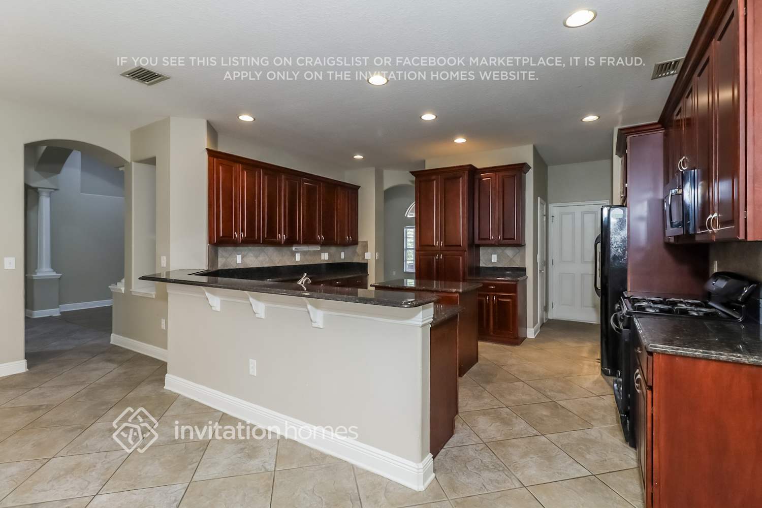 Building Photo - 1845 Beaconsfield Dr