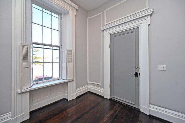 Building Photo - 229 Riverside Dr