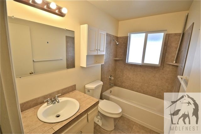 Building Photo - Beautiful 3 Bedroom West Valley Duplex