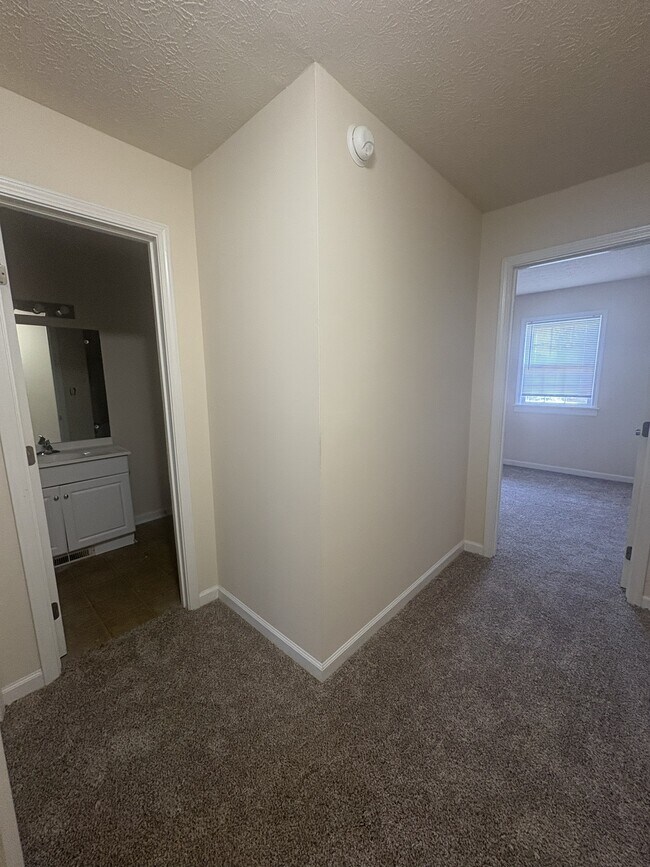 Building Photo - 1612 Highland Way