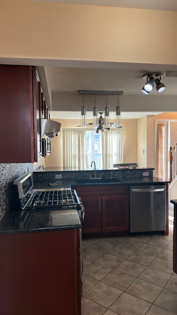 Building Photo - 8114 160th St