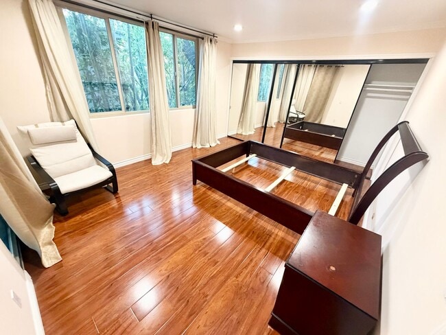 Building Photo - All utilities included 1 bedroom walking distance to Cal Tech