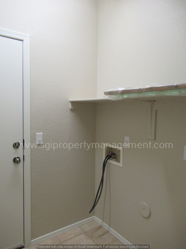 Building Photo - 25684 W Pleasant Ln