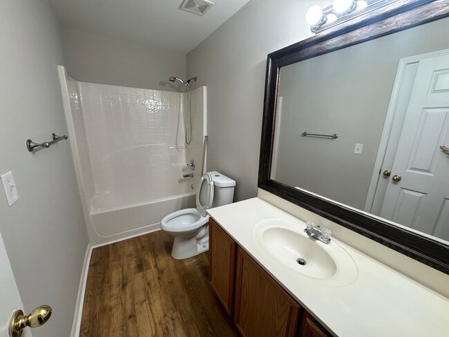 Building Photo - 1409 Cottage Dr NW