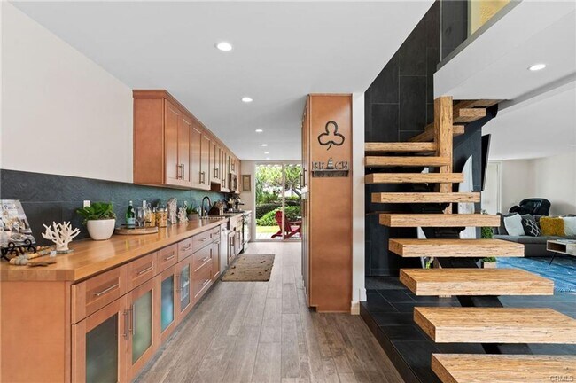 Building Photo - Stunning Huntington Harbour Townhome