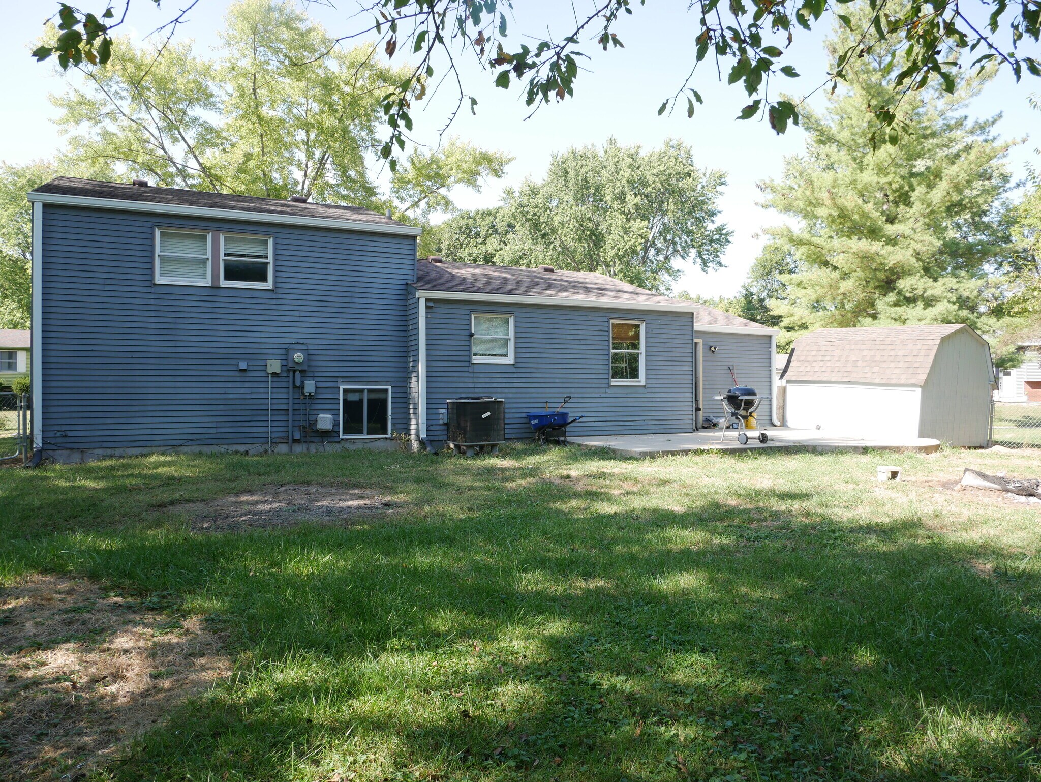 Building Photo - 8945 Mariposa Dr