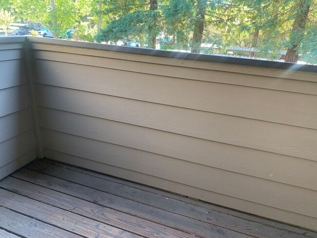 Building Photo - Beautiful upstairs condo with Washer and D...