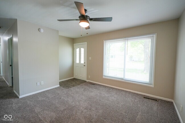 Building Photo - 710 Brooks Dr