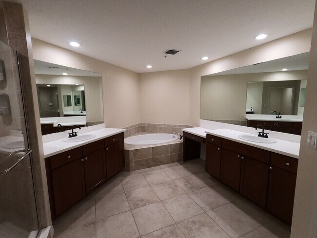 Building Photo - 10851 Mangrove Cay Ln NE