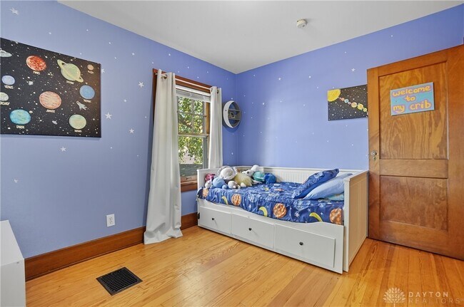 Building Photo - 518 Irving Ave