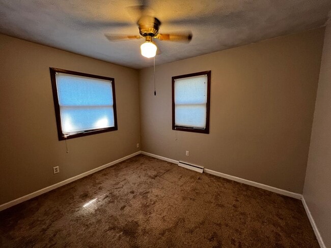 Building Photo - 3 Bedroom 2 Bath House For Rent