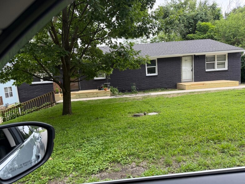 Building Photo - 5115 N Bellaire Ave