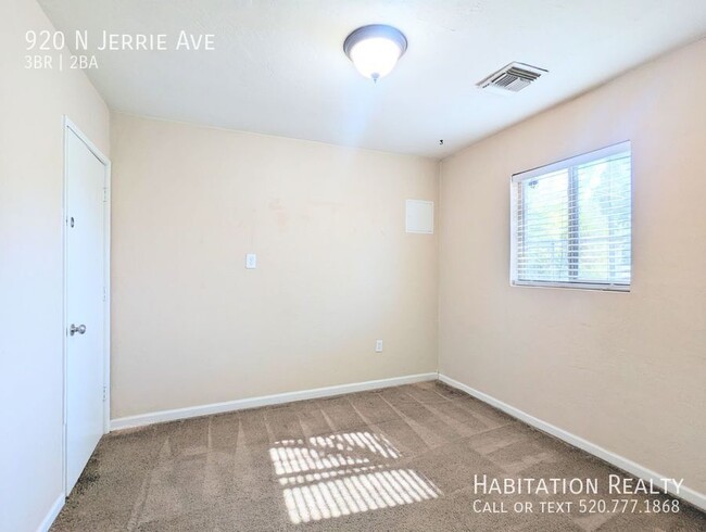 Building Photo - 920 N Jerrie Ave