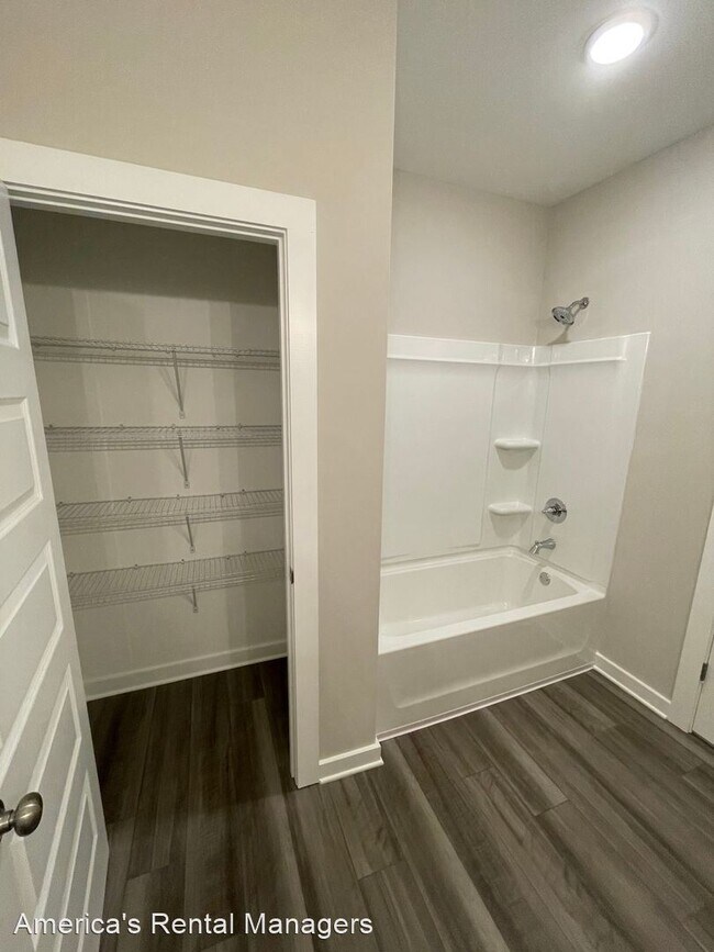 Building Photo - 4 br, 2 bath House - 2138 Sullivan Drive