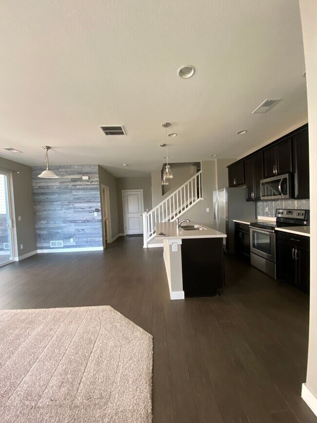 Building Photo - Special Offer: 2 Weeks Free Rent if rented...