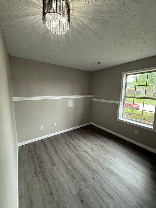 Building Photo - Updated home in Nixa