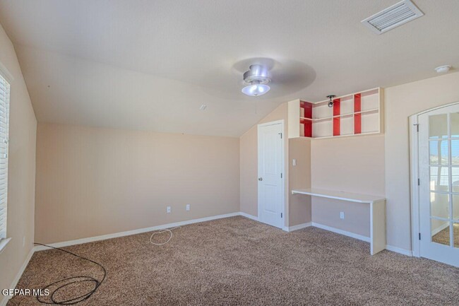 Building Photo - 2058 Bluff Creek St