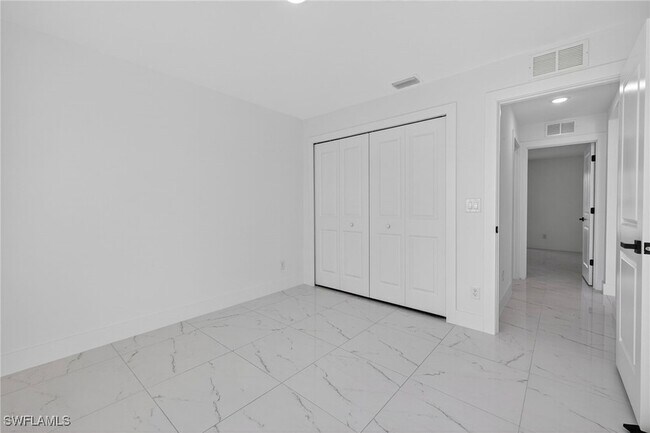 Building Photo - 366 Butler Ave S