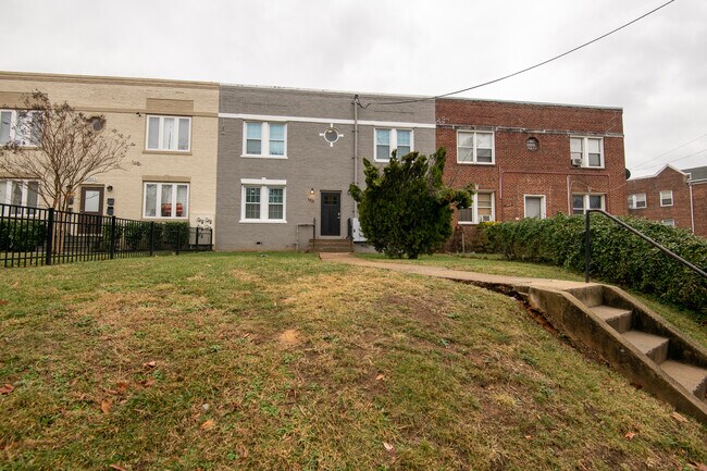 Building Photo - 1921 M St NE