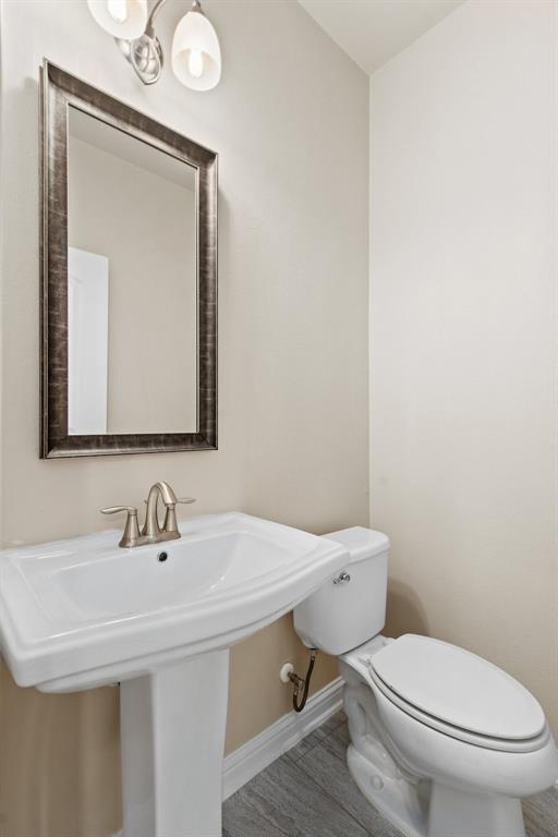 Building Photo - 880 Wild Rose Dr