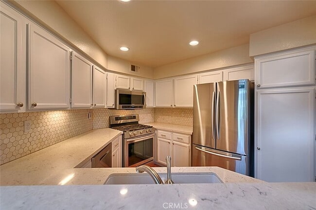 Building Photo - 8015 E Treeview Ct