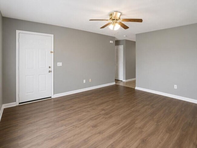 Building Photo - 208 Ruf Dr