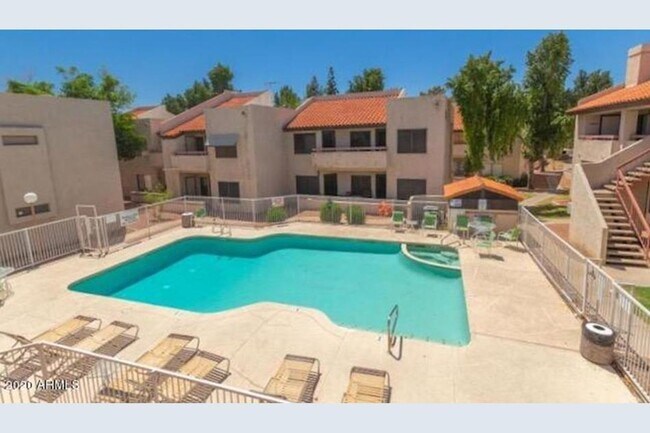 Building Photo - 1ST FULL MONTHS RENT FREE!!! AFFORDABLE UNIT IN NORTH PHOENIX!!!