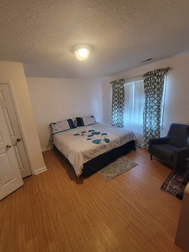 Building Photo - 305 Humble Rd