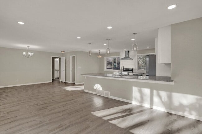 Building Photo - Westside Gem! 4 Beds, 3 Baths, Over 2,500 ...