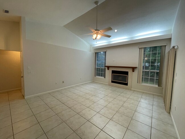 Building Photo - AVAILABLE FALL 2026!!! BEAUTIFUL 3 BEDROOM HOME