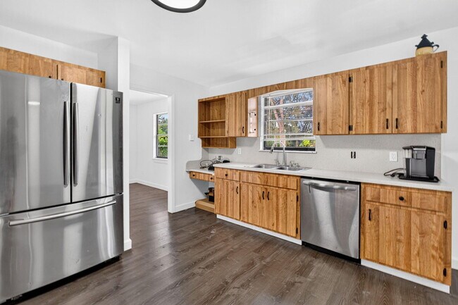 Building Photo - 5989 Coconut Blvd