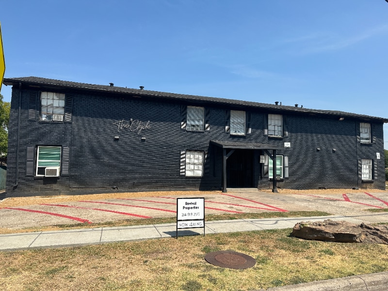 Building Photo - 409 E 9th St