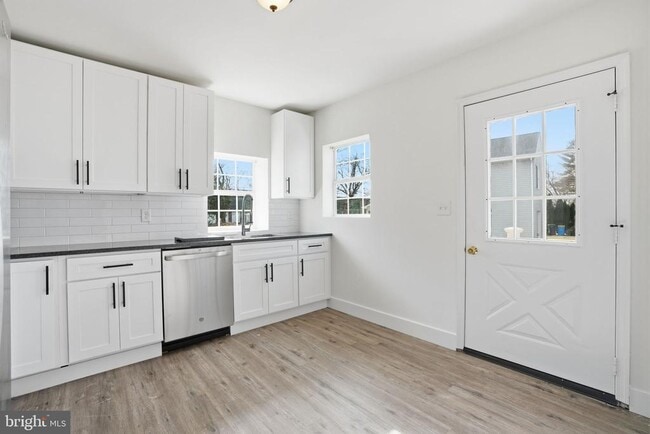 Building Photo - 1942 Ford Rd