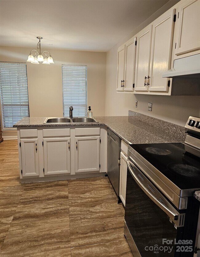 Building Photo - 9301 Chislehurst Rd