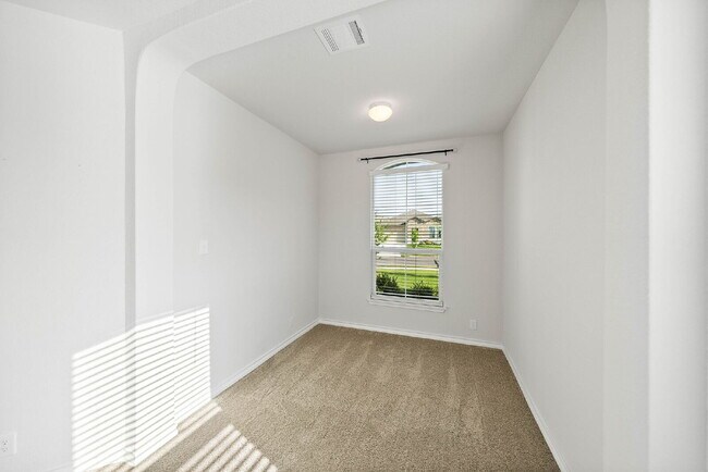 Building Photo - Spacious 5-Bedroom Rental on Oversized Cor...